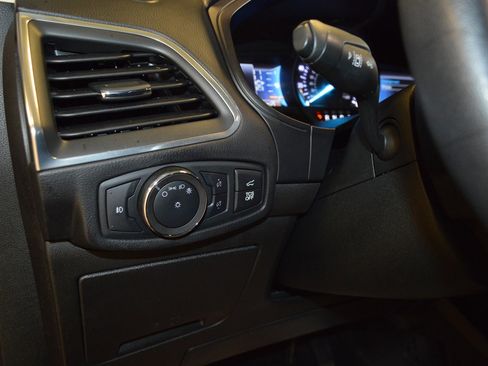 Used 2022 Ford Edge Titanium image 16