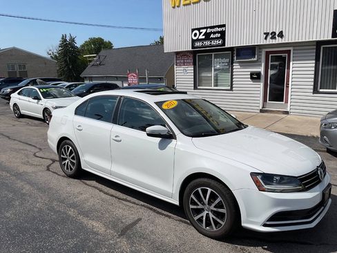 Used 2017 Volkswagen Jetta SE FWD image 4