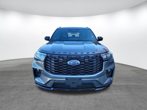 Used 2025 Ford Explorer ST-Line w/ ST-Line Street Pack AWD/4WD image 2