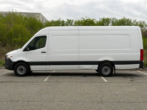 Used 2021 Mercedes-Benz Sprinter 2500 w/ Driver Convenience Package image 6