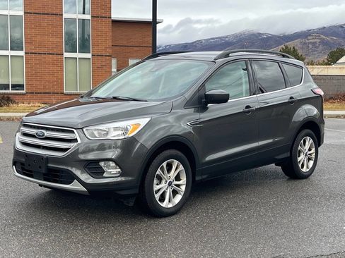 Used 2018 Ford Escape SE w/ Ford Safe & Smart Package image 1
