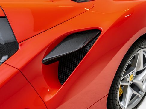 Used 2022 Ferrari F8 Tributo RWD image 29