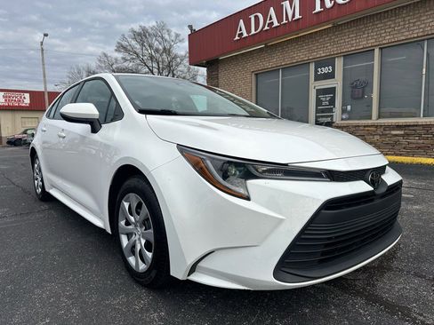 Used 2023 Toyota Corolla LE image 2