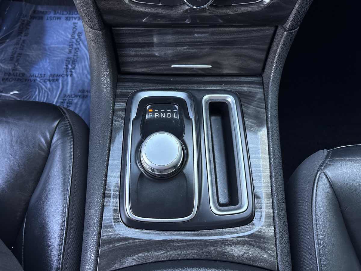 Used 2022 Chrysler 300 Touring L RWD image 24
