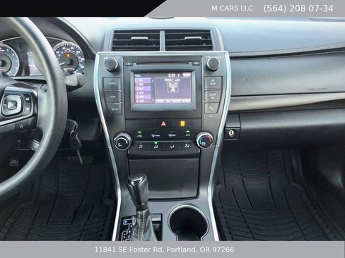 Used 2017 Toyota Camry LE FWD image 15
