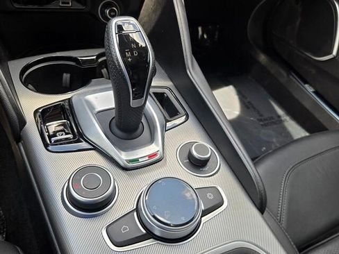 Used 2023 Alfa Romeo Giulia Veloce RWD image 21