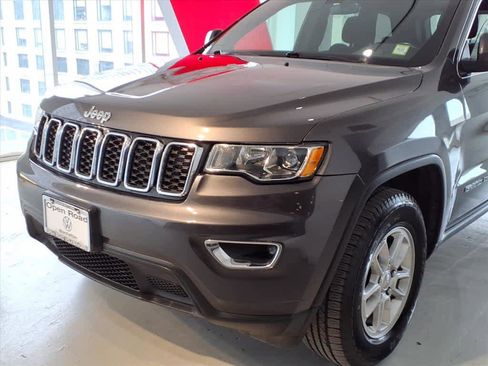 Used 2020 Jeep Grand Cherokee Laredo image 7