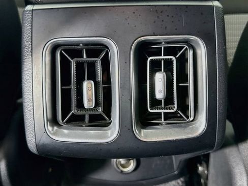 Used 2025 Kia Sorento LX FWD image 23