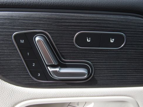 Used 2023 Mercedes-Benz GLB 250 4MATIC image 22