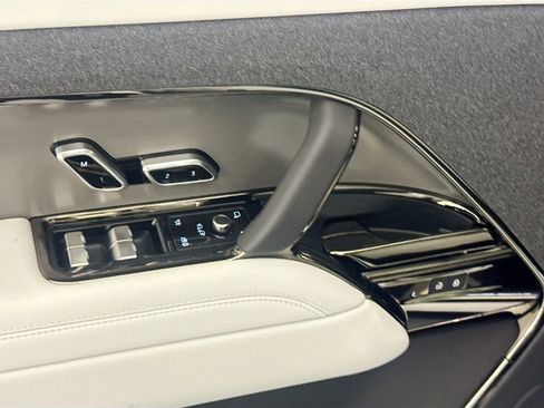 New 2026 Land Rover Range Rover Sport SE AWD/4WD image 17