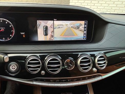 Used 2019 Mercedes-Benz S 560 Sedan w/ Premium Package image 43