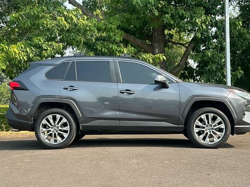Used 2022 Toyota RAV4 XLE Premium AWD/4WD image 8