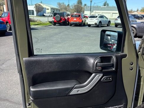 Used 2016 Jeep Wrangler Unlimited Rubicon w/ Dual Top Group image 9