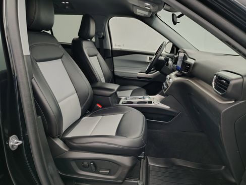 Used 2023 Ford Explorer XLT w/ Equipment Group 202A image 27