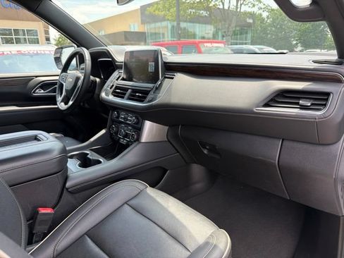 Used 2023 Chevrolet Suburban Premier AWD/4WD image 32