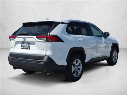 Used 2022 Toyota RAV4 LE FWD image 5