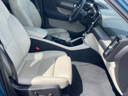 Used 2023 Volvo XC40 B5 Ultimate w/ Protection Package Premier AWD/4WD image 11
