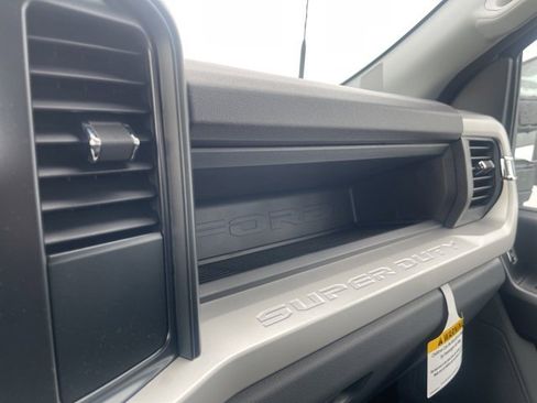 New 2025 Ford F250 XLT w/ FX4 Off-Road Package image 50