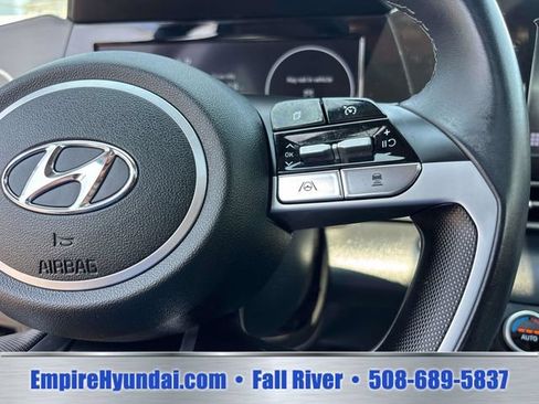 Used 2022 Hyundai Elantra SEL w/ Convenience + Premium Package FWD image 19