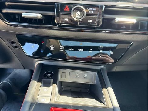 Used 2025 Nissan Kicks SR w/ SR Premium Package AWD/4WD image 19