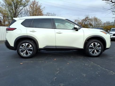 Used 2022 Nissan Rogue SV w/ SV Premium Package image 2