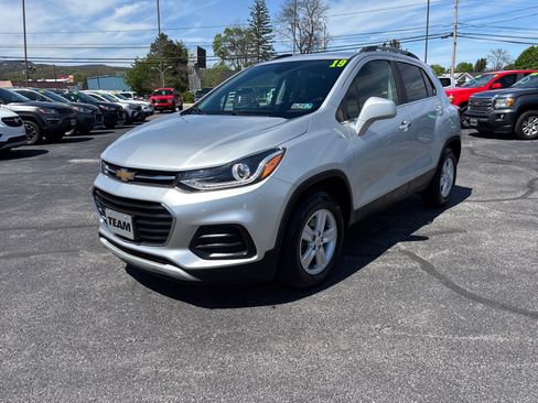 Used 2019 Chevrolet Trax LT w/ LT Convenience Package AWD/4WD image 3
