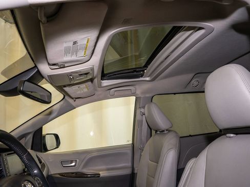 Used 2020 Toyota Sienna XLE image 12