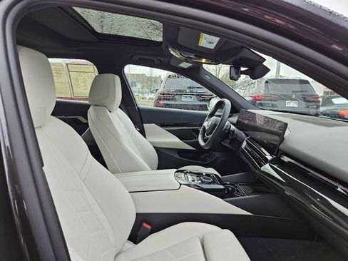 Used 2024 BMW 530i xDrive w/ Convenience Package image 22