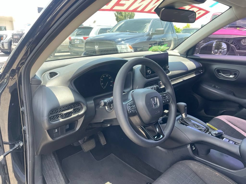 Used 2023 Honda HR-V LX image 9