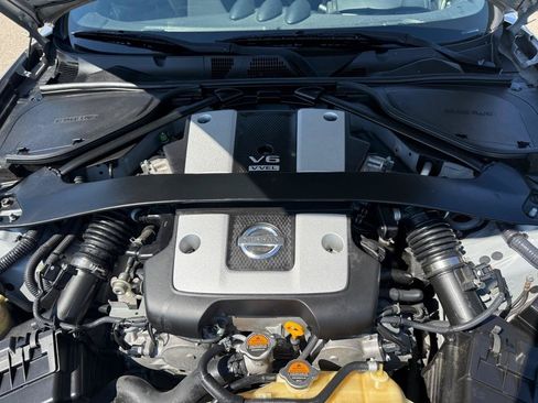 Used 2015 Nissan 370Z Coupe RWD image 19