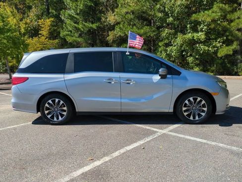 Used 2024 Honda Odyssey EX-L image 3