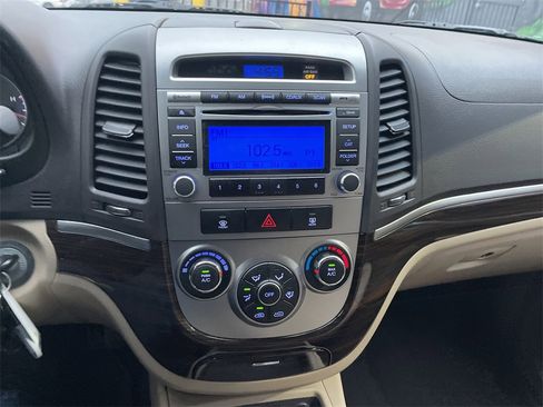 Used 2012 Hyundai Santa Fe GLS image 18