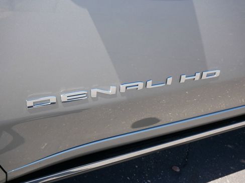 Used 2025 GMC Sierra 2500 Denali Ultimate AWD/4WD image 9