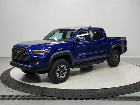 Used 2022 Toyota Tacoma TRD Off-Road w/ TRD Premium Off Road Package AWD/4WD image 3