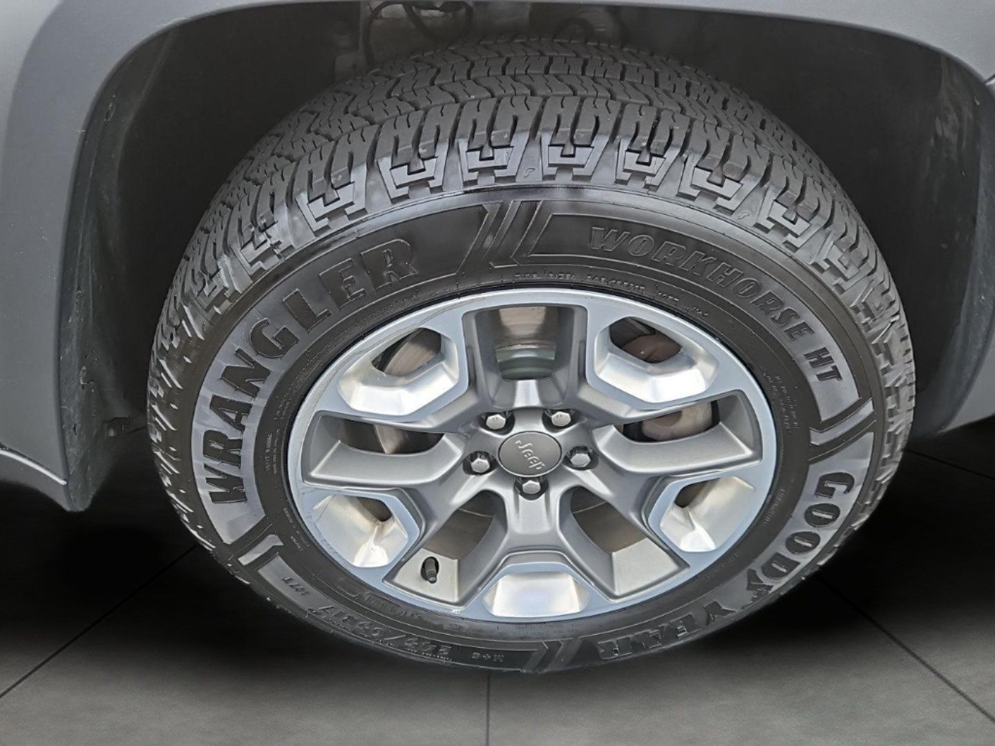 Used 2019 Jeep Cherokee Trailhawk w/ Comfort/Convenience Group AWD/4WD image 11