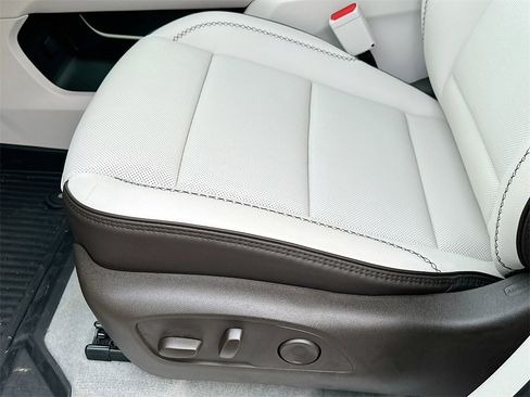 New 2026 GMC Acadia Denali w/ Super Cruise Package image 9