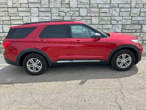 Used 2023 Ford Explorer XLT w/ Equipment Group 202A AWD/4WD image 6