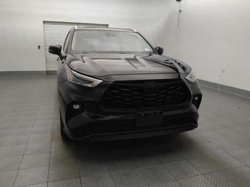 Used 2022 Toyota Highlander XLE FWD image 14