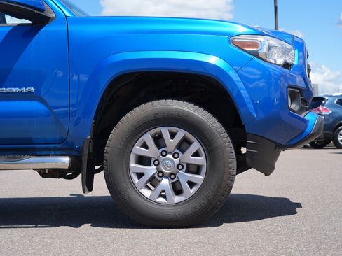 Used 2016 Toyota Tacoma SR5 w/ SR5 Appearance Package (SN) AWD/4WD image 11