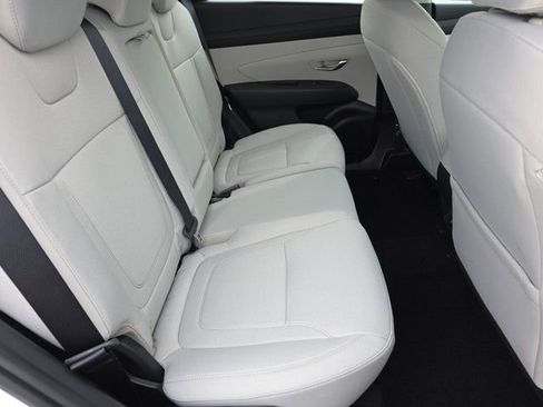 Certified 2025 Hyundai Tucson SE image 24