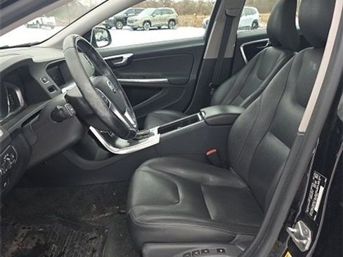 Used 2015 Volvo V60 T5 Platinum image 9