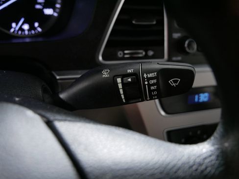 Used 2015 Hyundai Sonata SE image 31