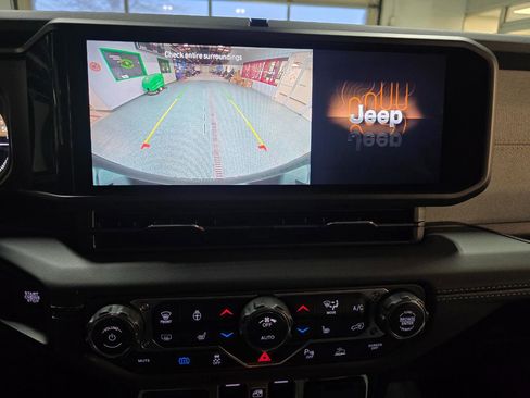 Used 2025 Jeep Wrangler Sahara w/ Safety Group image 31