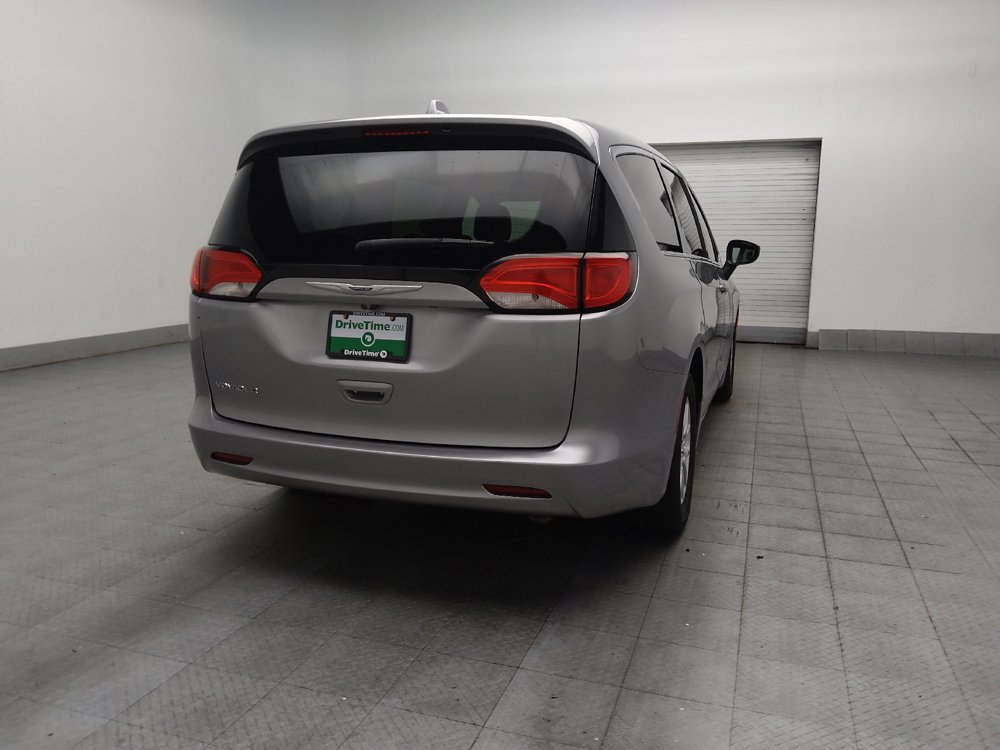 Used 2020 Chrysler Voyager LX FWD image 9