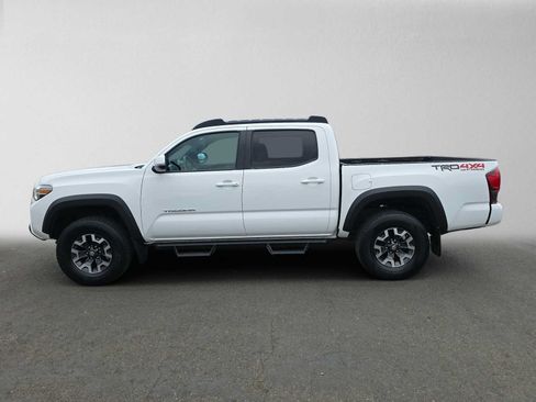 Used 2019 Toyota Tacoma TRD Off-Road AWD/4WD image 6