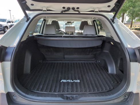 Used 2022 Toyota RAV4 XLE Premium AWD/4WD image 6
