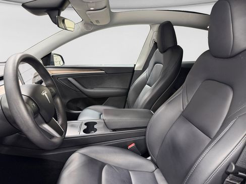 Used 2024 Tesla Model Y Long Range image 15