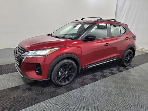 Used 2022 Nissan Kicks SR w/ Interior Electronics Package FWD image 2