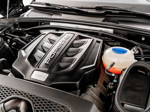 Used 2018 Porsche Macan S image 56