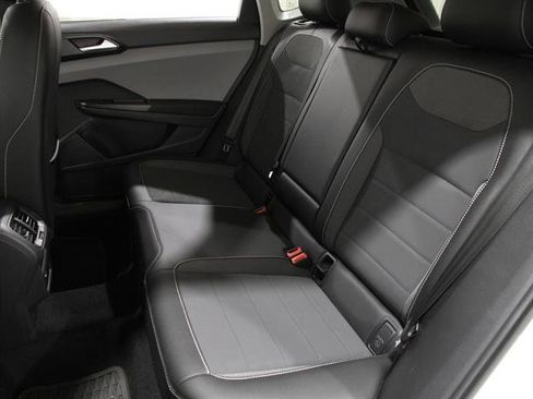 Used 2023 Volkswagen Taos SE image 18